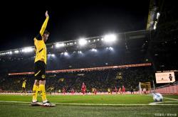 爱游戏投注-包含多特蒙德主场大胜，球队士气高涨的词条