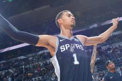 爱游戏官网-马刺老将连胜后一役失利，掉队失去领先位置