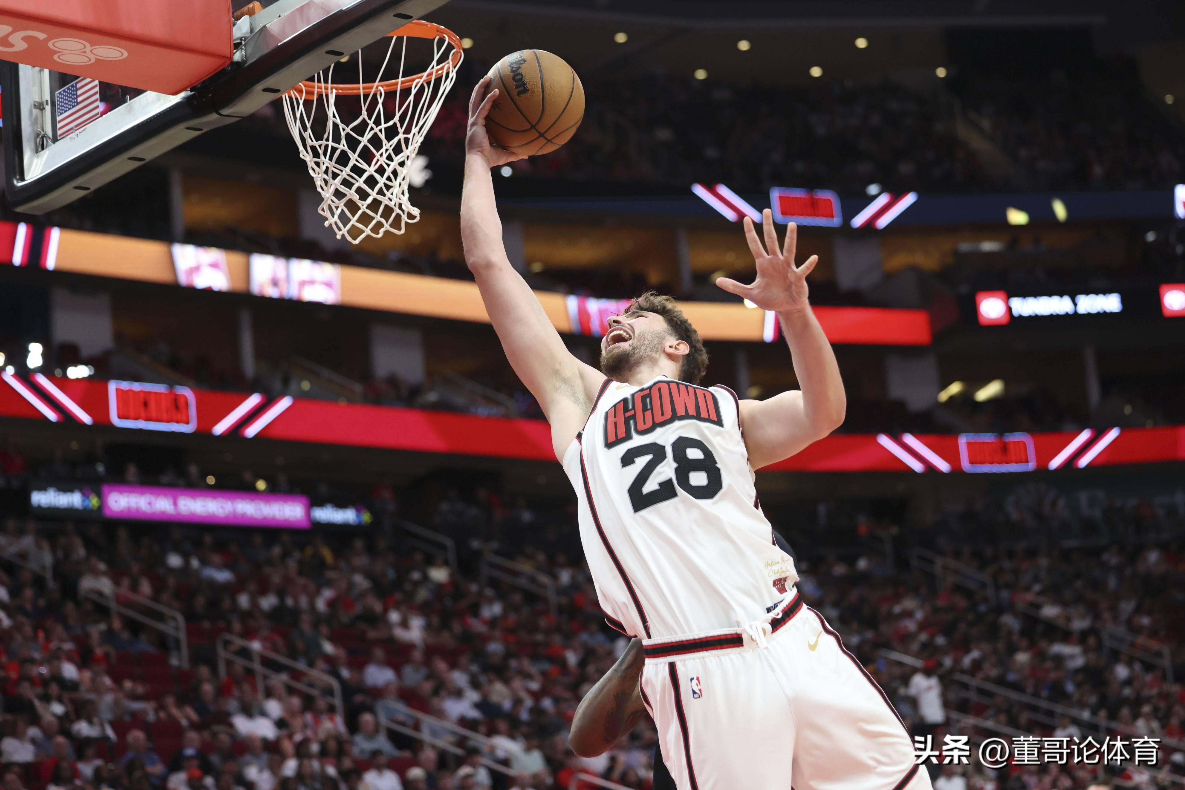 火箭险胜尼克斯，继续领跑西部的简单介绍