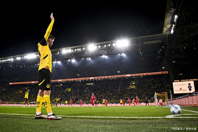 包含多特蒙德主场大胜，球队士气高涨的词条