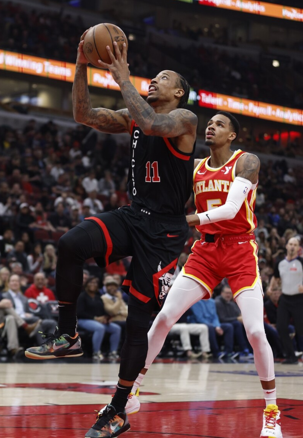 马刺战胜对手！德罗赞孤军挡枪